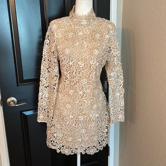 Venus | Open Back Lace Dress - Picture 2 of 11